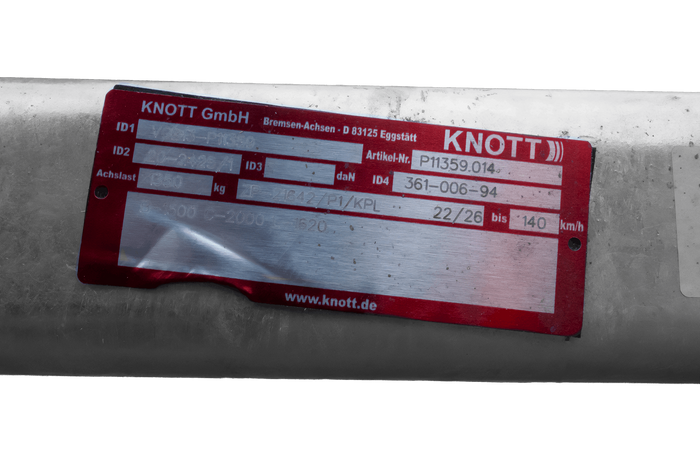 KNOTT P11359.014 VGB13 os z zavoro za prikolico za čoln 1350 kg 1500 mm 2000 mm 5 x 112
